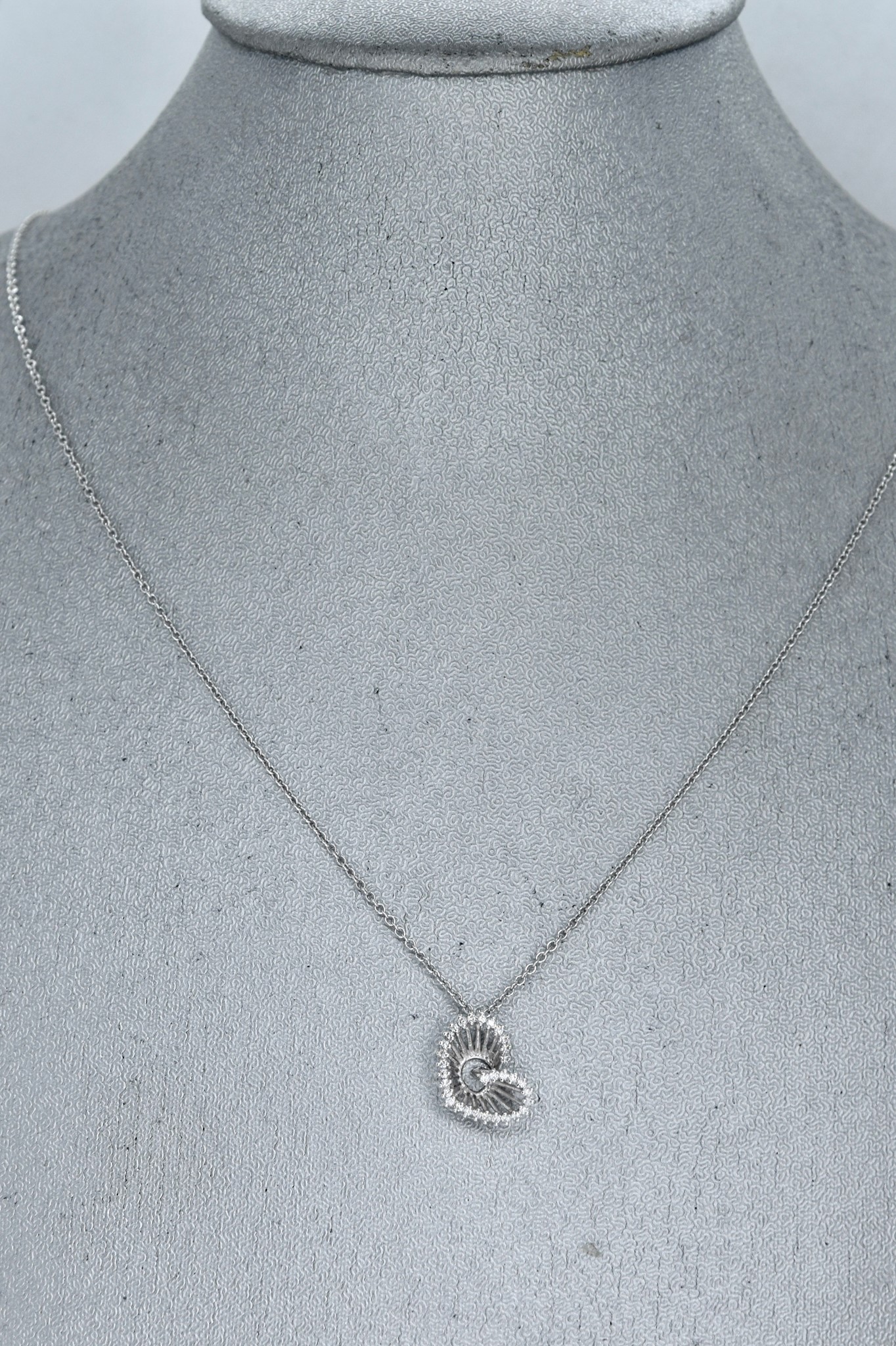 Immagine di COLLANA CUORE DIAMANTINI